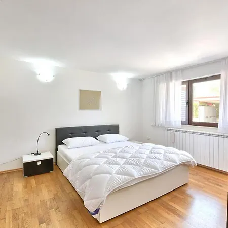 Brezac Olive Garden Apartment