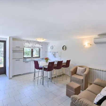Brezac Olive Garden Apartment