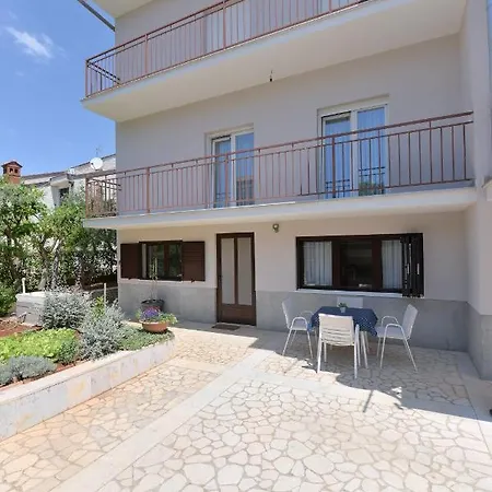 Brezac Olive Garden Apartment *