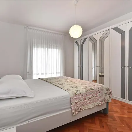 Brezac Olive Garden Apartment *